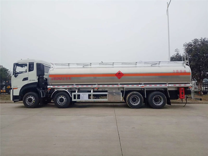 國(guó)六東風(fēng)天龍前四后八29.7方350馬力鋁合金運(yùn)油車(chē)20噸不超載